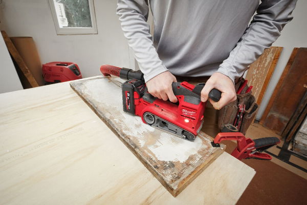 MILWAUKEE M18FBTS75-0 BELT SANDER 75mm