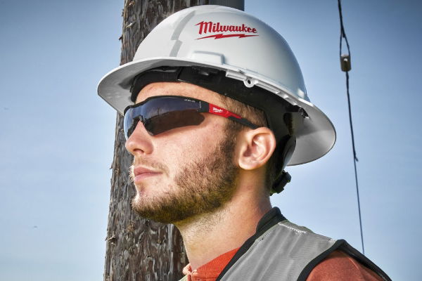 MILWAUKEE CLEAR SAFETY GLASSES