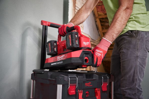 MILWAUKEE M18PC6 CHARGER