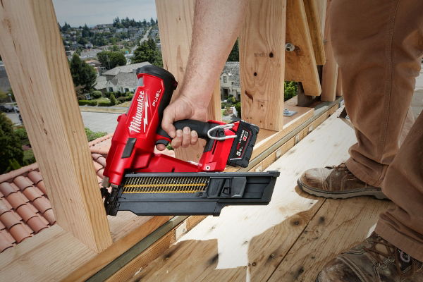 MILWAUKEE M18FFN21-0C - 21° FRAMING NAILER