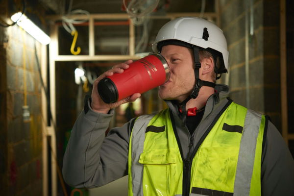 MILWAUKEE 887ml RED PACKOUT TUMBLER