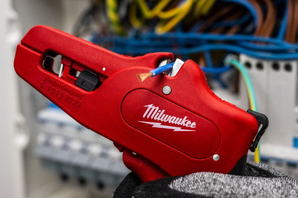 MILWAUKEE AUTOMATIC WIRE STRIPPER